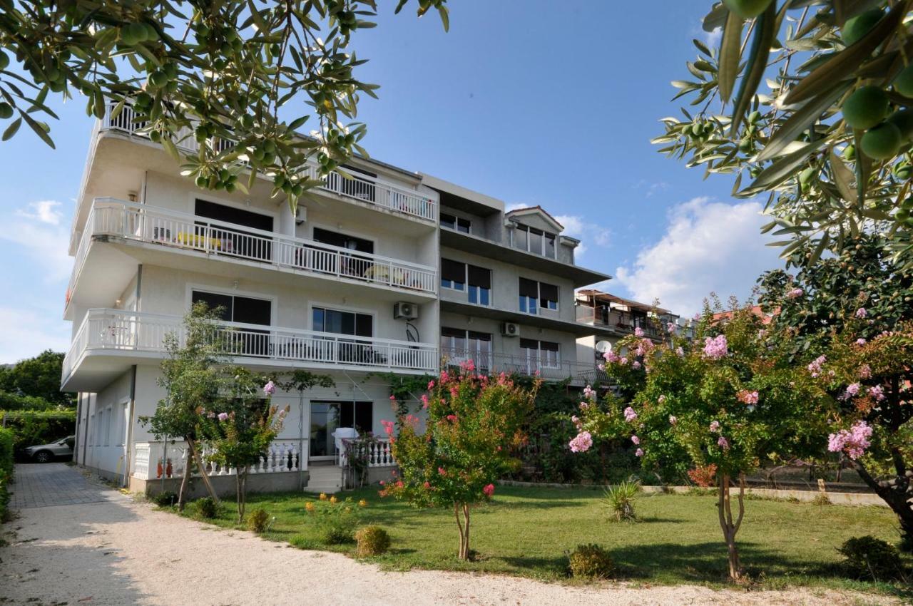 Apartmani Olive Трогир Экстерьер фото