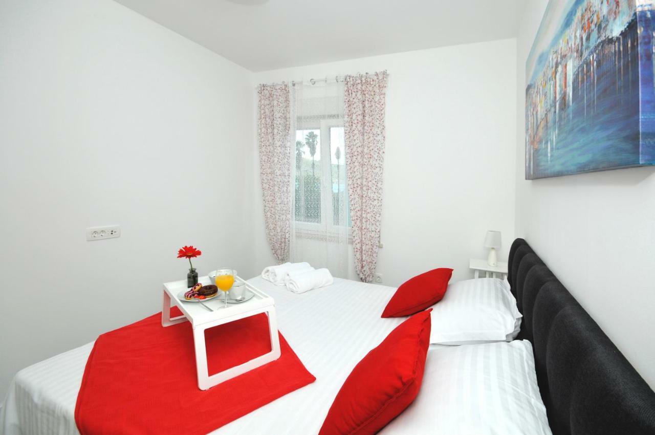 Apartmani Olive Трогир Экстерьер фото