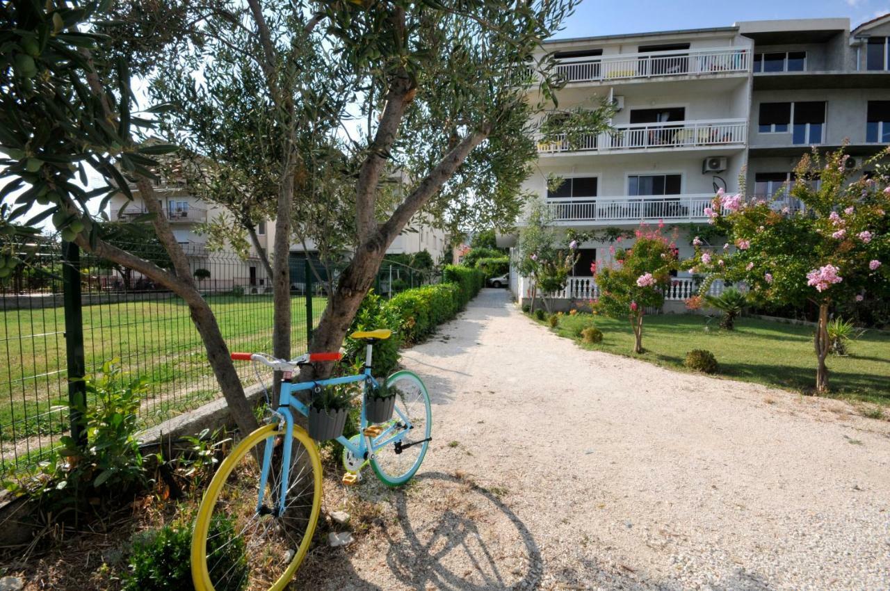 Apartmani Olive Трогир Экстерьер фото
